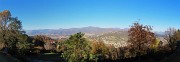 36 Al Parco del Castello di San Viglio vista verso Canto Alto e Prealpi orobiche